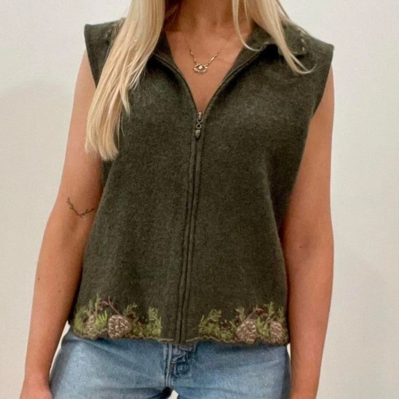 Woolrich Vintage Pinecone Embroidered Zip Up Collared Vest in Forest Green XL - Picture 1 of 10